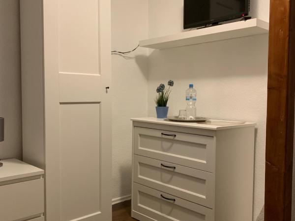 Zum armen Mann : photo 2 de la chambre chambre simple avec salle de bains extérieure privative