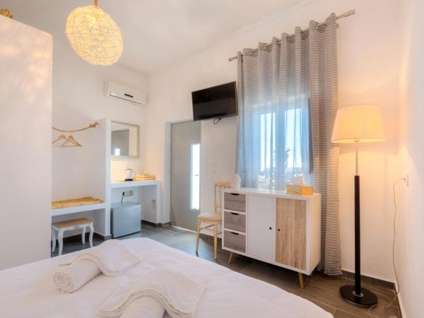 Katris Apartments : photo 4 de la chambre chambre double deluxe avec balcon - vue sur mer