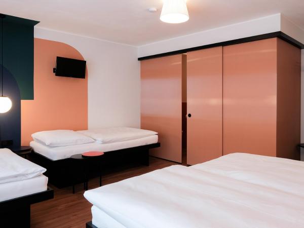 The Dot | 24/7 Checkin : photo 1 de la chambre chambre quadruple avec salle de bains privative