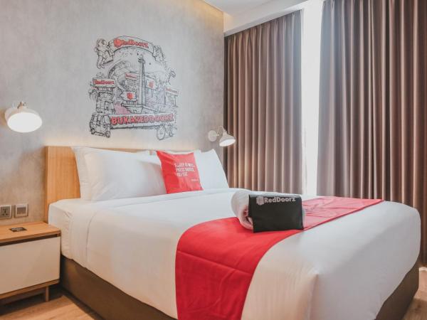 RedDoorz Plus @ Thamrin : photo 1 de la chambre chambre deluxe