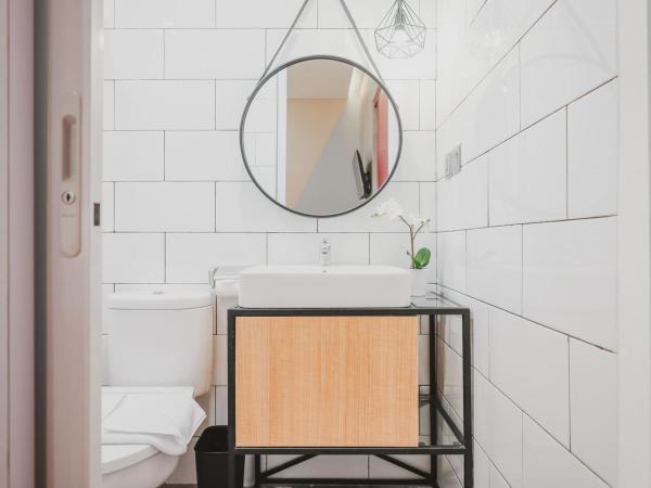 RedDoorz Plus @ Thamrin : photo 1 de la chambre chambre lits jumeaux