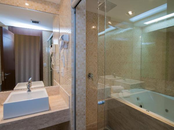 Américas Granada Hotel : photo 4 de la chambre suite deluxe avec baignoire spa