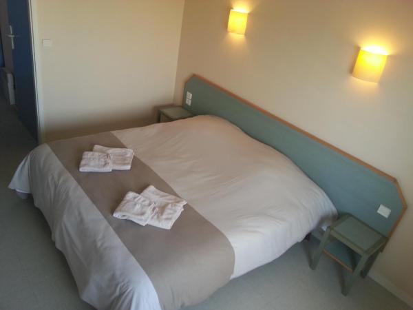 Village Club La Rivière CapFrance : photo 3 de la chambre chambre quadruple avec salle de bains privative séparée