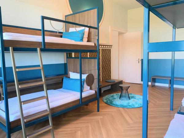 Grand Hostel Berlin Classic : photo 5 de la chambre lit dans dortoir mixte de 8 lits avec salle de bains privative