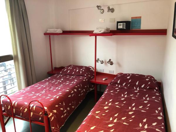 Malevo Murana Hostel : photo 1 de la chambre chambre lits jumeaux avec salle de bains commune