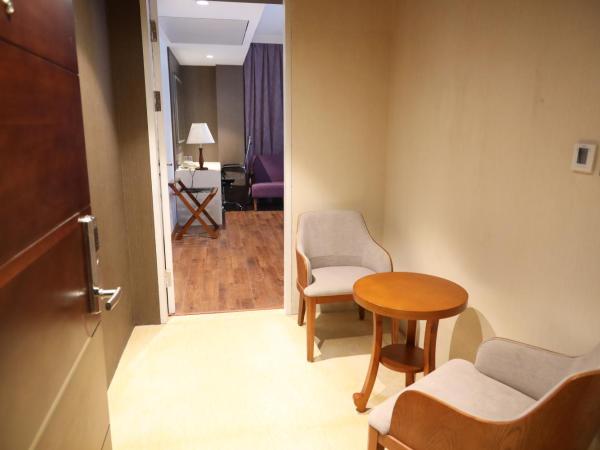Regenta Central RS Chennai OMR SIPCOT : photo 7 de la chambre queen suite with 15% discount on food and soft beverages