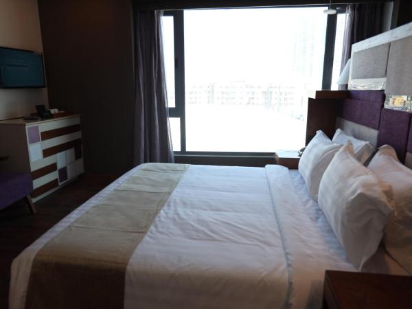Regenta Central RS Chennai OMR SIPCOT : photo 4 de la chambre queen suite with 15% discount on food and soft beverages