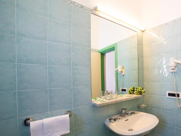 Hotel La Mandorla : photo 4 de la chambre chambre familiale standard