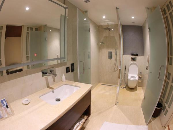Regenta Central RS Chennai OMR SIPCOT : photo 5 de la chambre queen suite with 15% discount on food and soft beverages