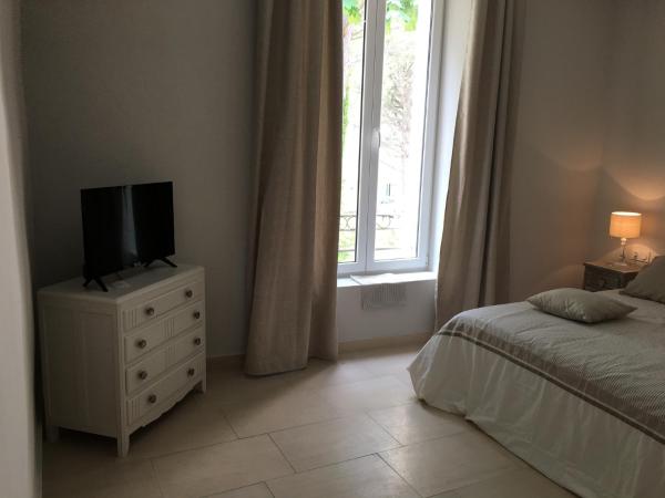 La Chapelle : photo 6 de la chambre chambre lit queen-size - vue sur jardin