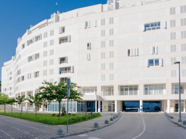 Sky & Sun Luxury Rooms with private parking in the garage : photo 7 de la chambre chambre lits jumeaux