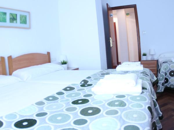 Zubia Urban Rooms : photo 6 de la chambre chambre triple avec salle de bains commune