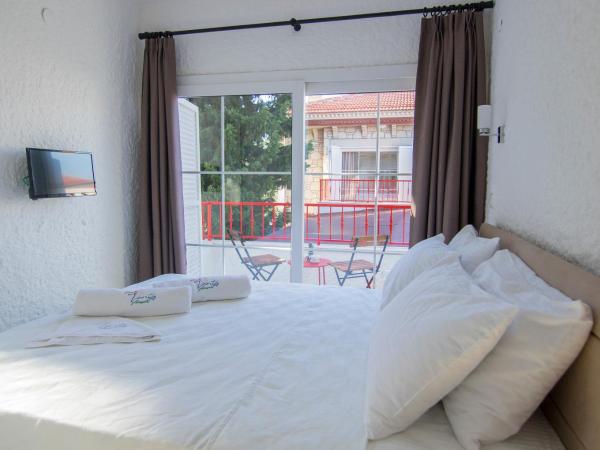 Le Vent Alaçatı Otel : photo 1 de la chambre chambre double avec balcon