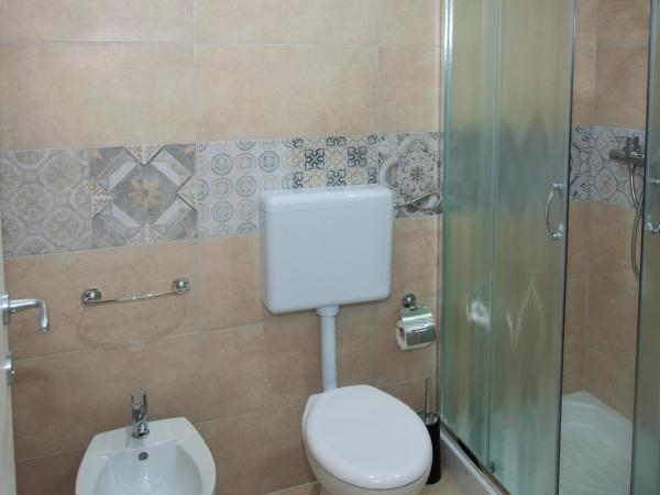 Wish Rooms Lecce : photo 5 de la chambre chambre familiale avec balcon