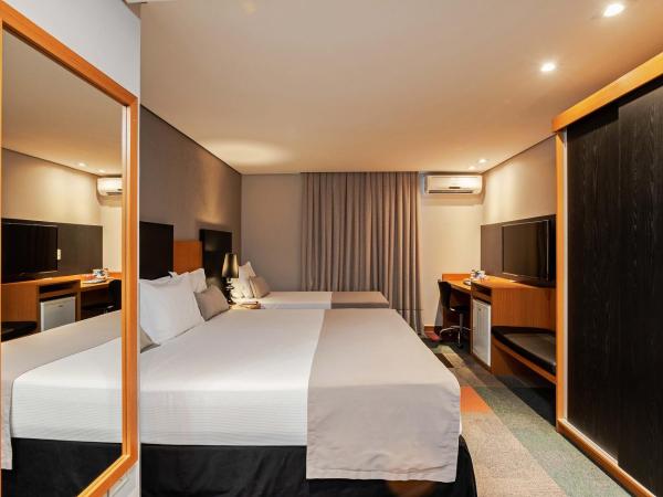 Slaviero Curitiba Batel : photo 2 de la chambre chambre double deluxe avec lit d'appoint