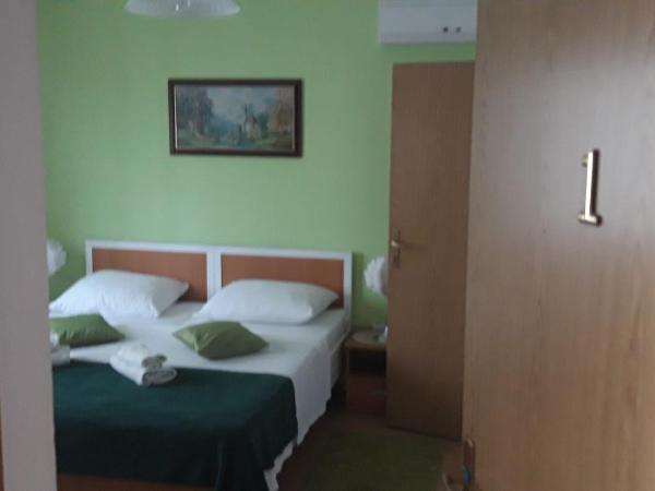 Guest House Ana : photo 1 de la chambre chambre double standard