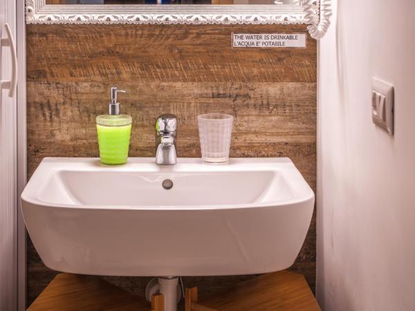 Melo Accommodations : photo 9 de la chambre chambre double ou lits jumeaux avec balcon