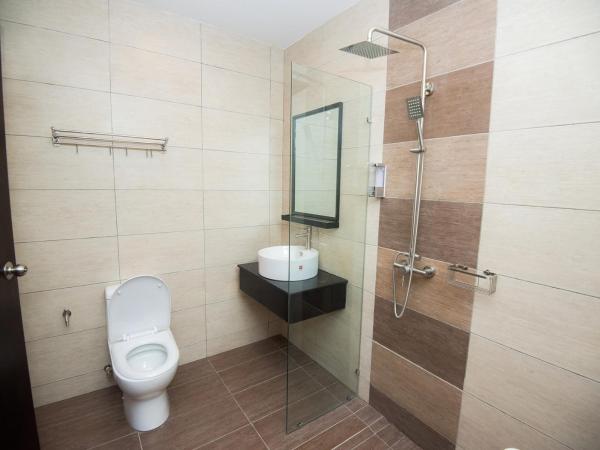 MOLEK REGENCY TAMAN MOLEK : photo 2 de la chambre chambre double - vue sur piscine