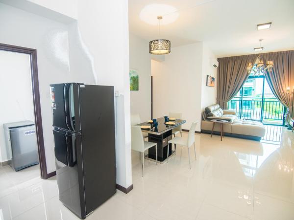 MOLEK REGENCY TAMAN MOLEK : photo 8 de la chambre chambre double - vue sur piscine