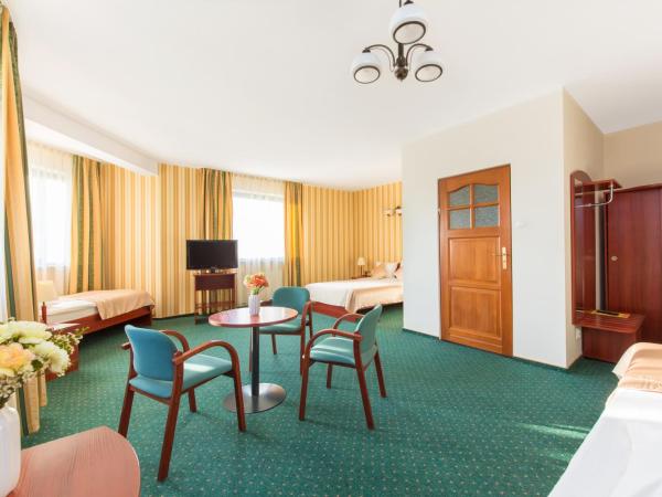 Hotel Arkadia : photo 5 de la chambre chambre familiale (2 adultes et 2 enfants)