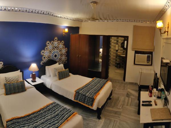 Laxmi Palace Heritage Boutique Hotel : photo 7 de la chambre deluxe double or twin room free pick up on arrival only from train or bus station (8am-8pm)