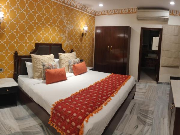 Laxmi Palace Heritage Boutique Hotel : photo 9 de la chambre deluxe double or twin room free pick up on arrival only from train or bus station (8am-8pm)