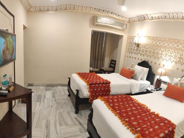 Laxmi Palace Heritage Boutique Hotel : photo 2 de la chambre deluxe double or twin room free pick up on arrival only from train or bus station (8am-8pm)