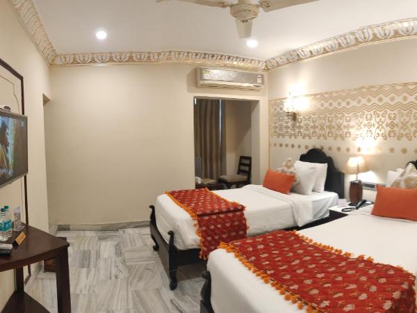 Laxmi Palace Heritage Boutique Hotel : photo 6 de la chambre deluxe double or twin room free pick up on arrival only from train or bus station (8am-8pm)