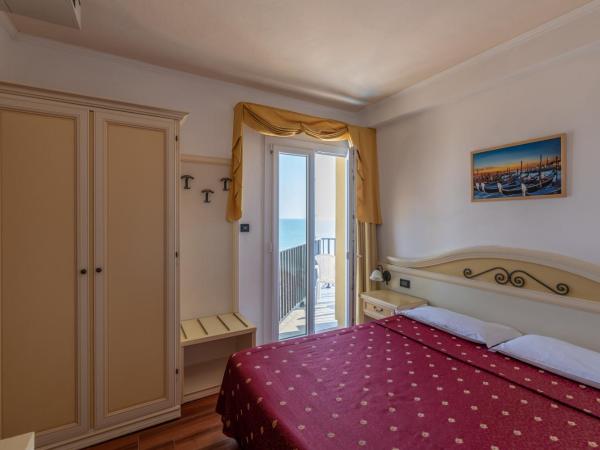 Hotel Mondial : photo 7 de la chambre chambre double ou lits jumeaux - vue sur mer