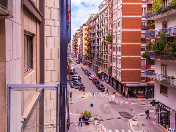 Melo Accommodations : photo 2 de la chambre chambre double ou lits jumeaux avec balcon