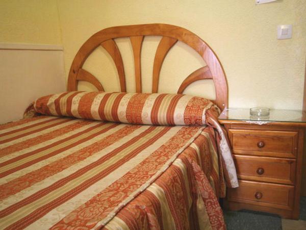 Hostal La Perla Asturiana : photo 1 de la chambre chambre simple