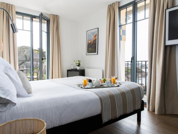 Castel Beau Site : photo 1 de la chambre suite - vue sur mer