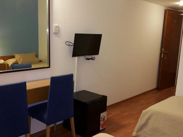 Hotel Avenida : photo 1 de la chambre chambre lits jumeaux