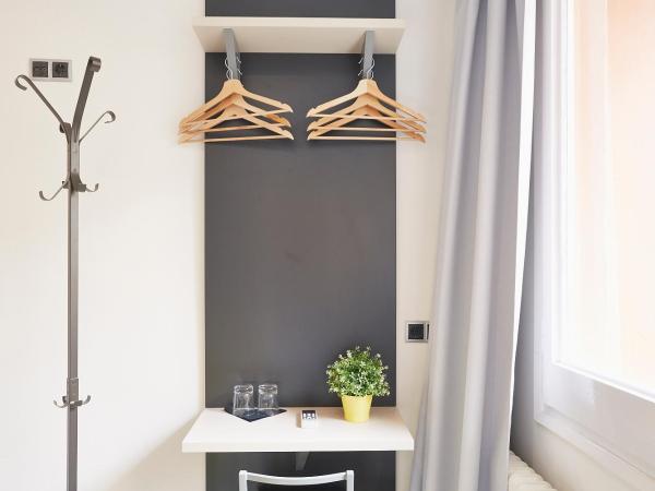 Free Hostels Barcelona : photo 4 de la chambre chambre double avec balcon