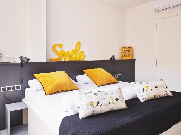 Free Hostels Barcelona : photo 5 de la chambre chambre double avec balcon