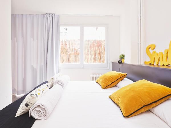 Free Hostels Barcelona : photo 2 de la chambre chambre double avec balcon