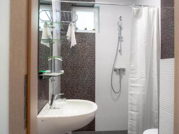 Vivien Szálló : photo 2 de la chambre petite chambre lits jumeaux