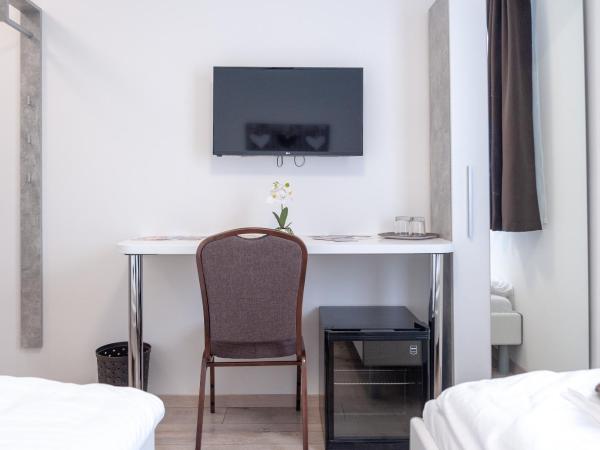 Vivien Szálló : photo 4 de la chambre petite chambre lits jumeaux