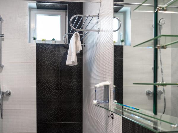 Vivien Szálló : photo 2 de la chambre chambre double avec salle de bains privative extérieure