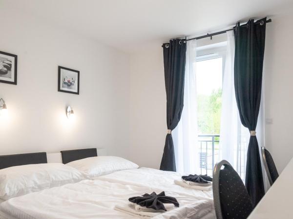 Vivien Szálló : photo 4 de la chambre chambre double avec salle de bains privative extérieure