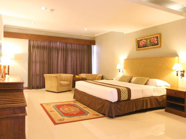 Cakra Kusuma Hotel : photo 2 de la chambre suite