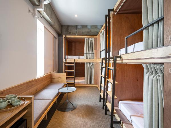 TSUGU Kyoto Sanjo by THE SHARE HOTELS : photo 1 de la chambre hébergement supérieur avec lits superposés