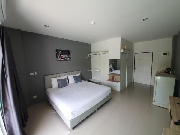 Big Buddha Hillside Hotel : photo 5 de la chambre chambre double - vue sur piscine