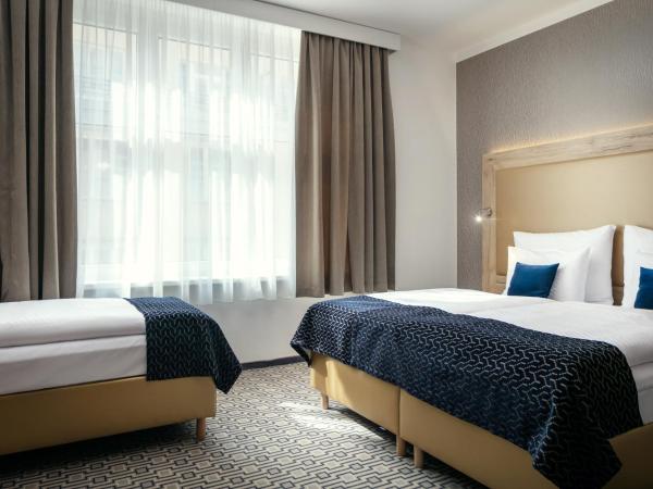 Astoria Hotel : photo 3 de la chambre chambre double avec lit d'appoint