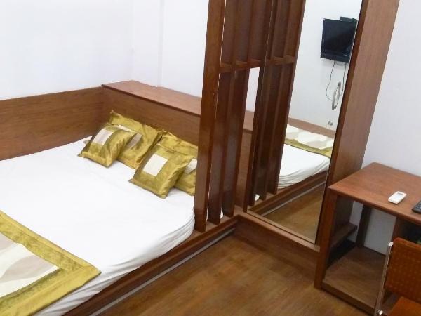 Carlton Hotel Mumbai - Behind Taj Mahal Palace Colaba Mumbai : photo 5 de la chambre chambre double supérieure avec salle de bains commune et climatisation