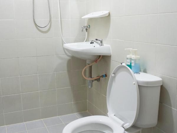 INN Room : photo 2 de la chambre chambre double avec salle de bains privative