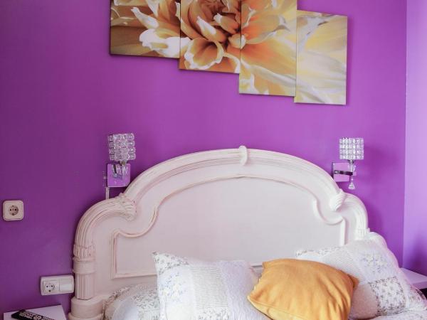 RC Miguel Angel : photo 2 de la chambre chambre double avec salle de bains privative