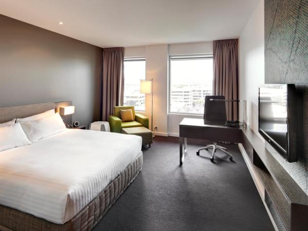 Pullman Adelaide : photo 3 de la chambre chambre lit king-size deluxe - vue sur ville