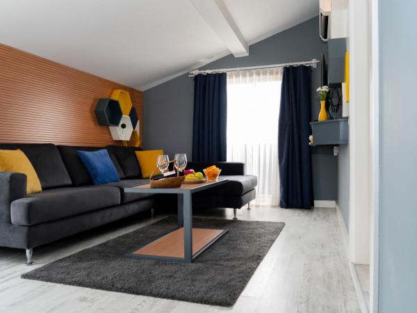 Letstay Hotel - Adults Only : photo 10 de la chambre suite terrasse jaccuzi