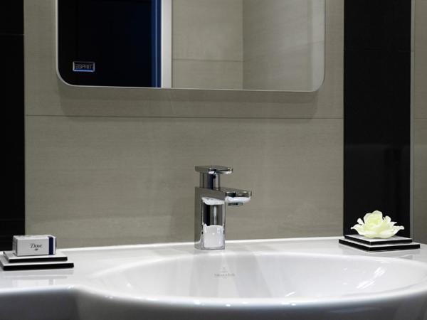 Silver Hotel & Gokart Center : photo 1 de la chambre chambre lits jumeaux